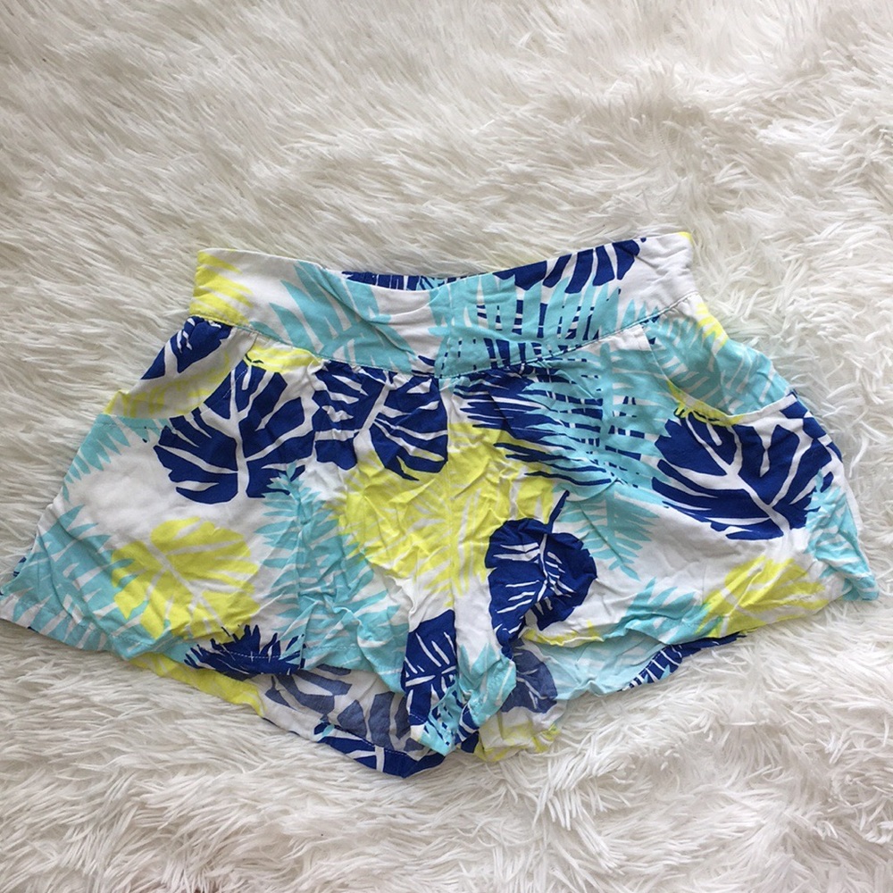 Girl’s Crazy 8 flowy shorts
